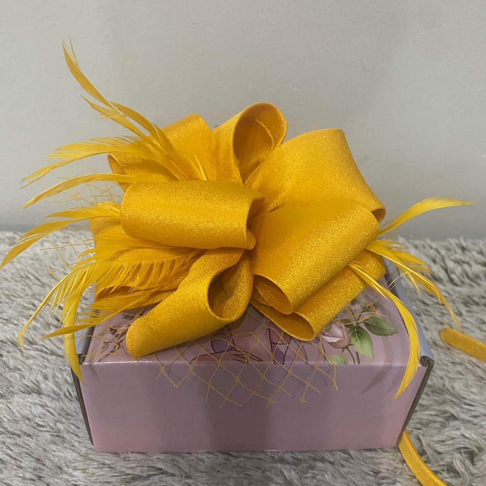 Elegant Yellow Feathered Hair Accessory
